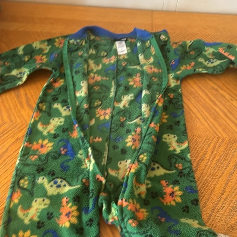 Preowned one piece pajamas - Picture 5 of 8